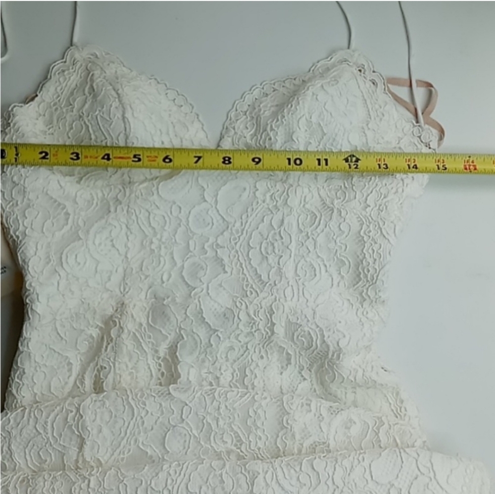 Fame and Partners White Lace Wedding / Formal Gown - Picture 5 of 7